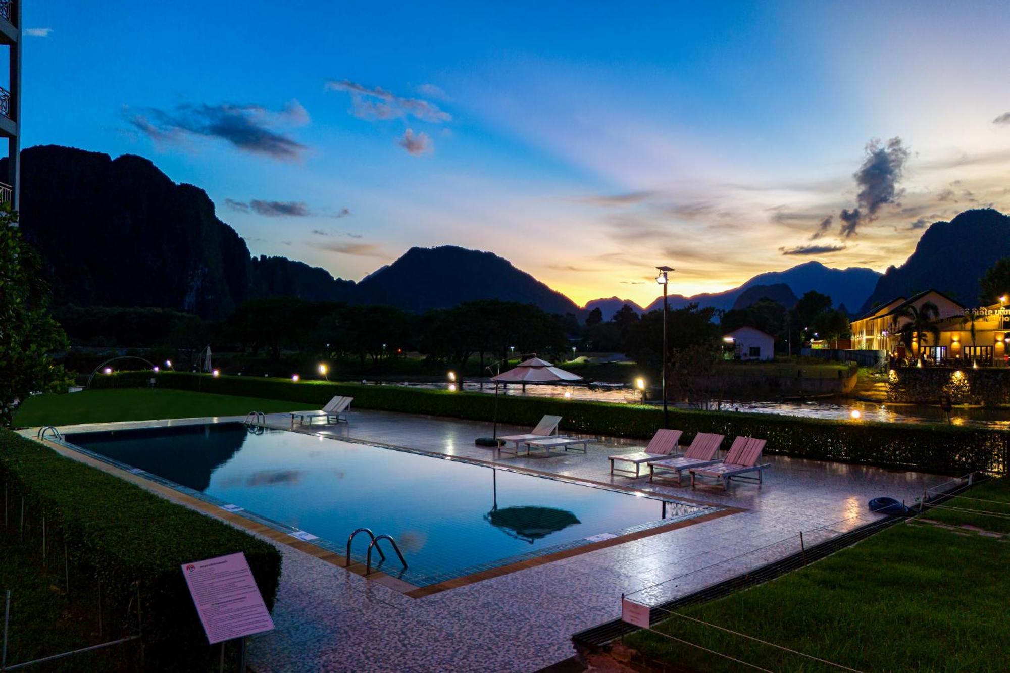 Lisha The Grand Riverside Hotel Vang Vieng Eksteriør billede