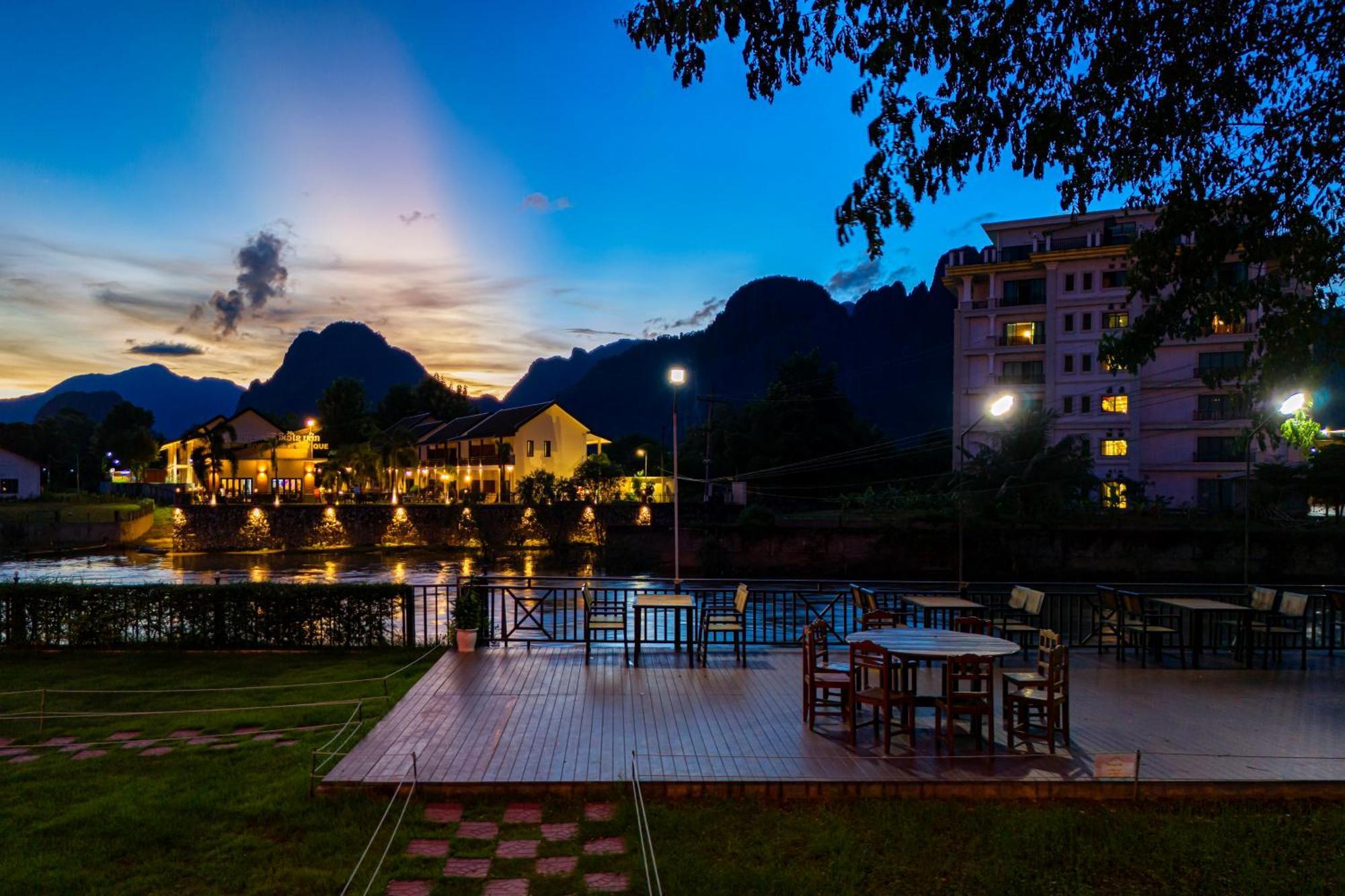Lisha The Grand Riverside Hotel Vang Vieng Eksteriør billede
